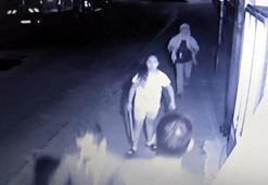 Gece yarısı ilginç olay! Kız çocuğu sopayla kovaladı: '5 gündür eve gelmiyorsun'