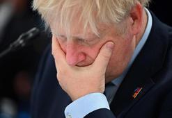 İngiltere'de sular durulmuyor! Boris Johnson'a bir şok daha, istifa etti