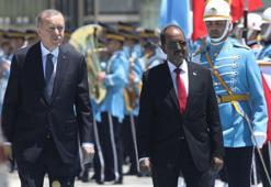 Cumhurbaşkanı Erdoğan, Somali Cumhurbaşkanı Mahmud'u resmi törenle karşıladı