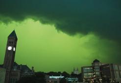 Gökyüzü yeşile döndü! ABD'de ilginç görüntü