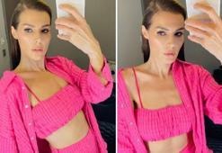 Hatice Şendil'den pembe mayolu pozlar!