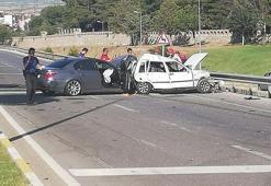 Aynı yöne giden otomobiller çarpıştı: 1 ölü, 7 yaralı
