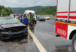 Korkunç kaza! Oto kurtarıcıdan düşen araca, otomobil çarptı: 1 ölü, 4 yaralı
