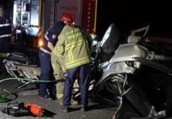 Balıkesir’de otomobil bariyere çarptı: 3 ölü, 2 yaralı