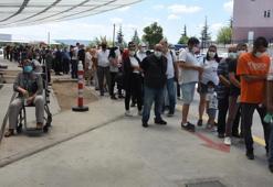 Aşı kuyrukları yeniden başladı! Hastaneler doldu taştı