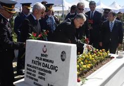 15 Temmuz şehidi polis Fatih Dalgıç, mezarı başında anıldı