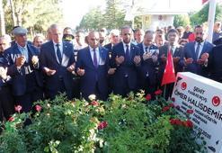 15 Temmuz'un yıl dönümünde Ömer Halisdemir'in kabrine ziyaretçi akını