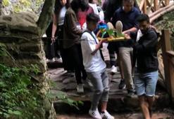 Sümela Manastırı'na gidilen patikada taş düştü; 2 yaralı