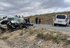 Yozgat'ta otomobil ile hafif ticari araç çarpıştı: 2 ölü, 4 yaralı