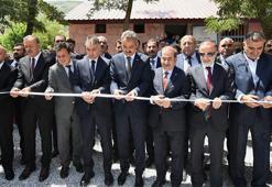 Bakan Özer, Güroymak Üzümveren Köy Yaşam Merkezi'nin açılışını yaptı