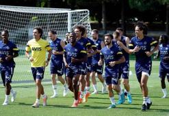 Fenerbahçe Dinamo Kiev maçı bugün saat kaçta, hangi kanalda oynanacak? Canlı yayınlanacak mı? Fenerbahçe Şampiyonlar Ligi ilk maçına çıkıyor!