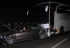 Yolcu otobüsü ve 2 otomobilin karıştığı trafik kazasında 4 kişi yaralandı