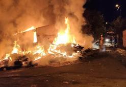 Sultangazi'de gecekondu alev alev yandı