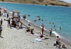 Yerli ve yabancı turist akın etti! 'Akdeniz sahillerini aratmıyor'