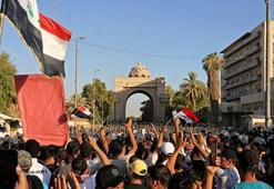 Irak’ta Sadr yanlısı grup parlamentoyu bastı