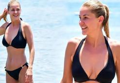 Emine Ün bikini tercihi ile fit vücudunu sergiledi! 'Kim demiş 44 diye'