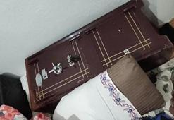 Pes dedirten olay! Düğüne giden akrabalarının evini soydular