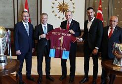 Cumhurbaşkanı Erdoğan, Trabzonspor'u kabul etti
