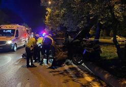 Sürücüsünün kontrolünden çıkan otomobil, park halindeki kamyona çarptı: 2'si ağır 5 yaralı