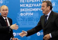 Gerhard Schröder Putin ile görüştü Almanya ayağa kalktı! 'Putin benim dostum özür dilemeyeceğim!'