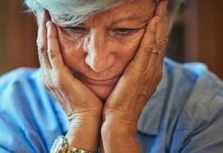 Alzheimer hastalığına neden oluyor, beyin hücrelerini yok ediyor! Herkes çok seviyor ama...
