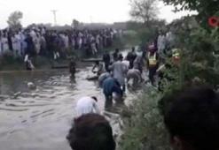 Pakistan’da yolcu otobüsü göle düştü: 8 ölü, 30 yaralı