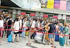 Yüz binlerce Rus vatandaşı için tek çıkış yolu Türkiye! Günde 120 uçak geliyor...