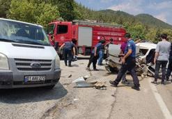 Adana'da otomobille kamyonet çarpıştı; 1 ölü, 3 yaralı