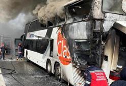Yolcu otobüsü alev alev yandı! 74 kişi canını zor kurtardı