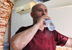 Günde 5 litre su tüketiyorlar! Dönercilerin sıcakla imtihanı