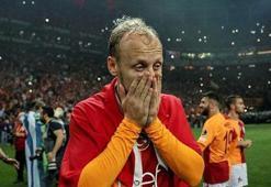 Galatasaray'ın eski stoperlerinden Semih Kaya futbolu bıraktı