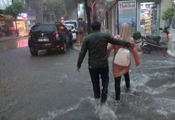 Sağanak yağışlar çok sayıda kentte etkili oldu! Yollar göle döndü, araçlar suya gömüldü! AFAD'dan flaş uyarı