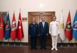 Bakan Akar, Deniz Kuvvetleri Komutanı Özbal ve Hava Kuvvetleri Komutanı Küçükakyüz'ü kabul etti