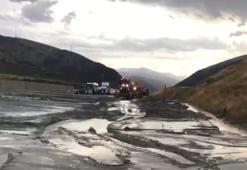 Erzincan-Sivas kara yolu heyelan nedeniyle ulaşıma kapandı