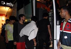 Edirne'den 227 Afgan göçmen, sınır dışı edilmek üzere İstanbul'a gönderildi