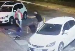 Kadıköy’de motokuryeden çevreyi rahatsız eden kişilere Mike Tyson yumruğu kamerada