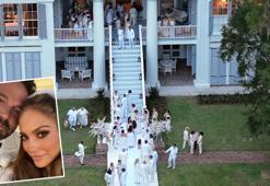 Jennifer Lopez ve Ben Affleck'in düğününden yeni kareler paylaşıldı! Gelinlik detayı dikkat çekti...