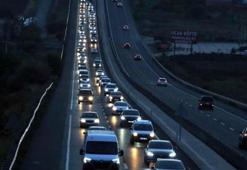 Tatilcilerin dönüşü yoğun trafik oluşturdu! Önlemler alındı