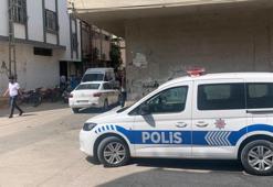 Motosikletli şüpheliler sokakta tabancayla rastgele ateş açtı; 1'i ağır, 2 yaralı