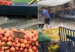 Küçükçekmece'de pazarı su bastı: Esnaf yağmurun dinmesini bekledi