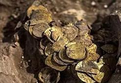 Altın sikkeler topraktan fışkırdı! Kazdıkça küp küp altın çıktı: Bin 200'den fazla sikke...