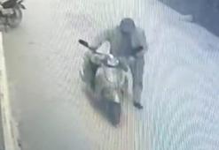 Şapka ve maske takıp site bahçesindeki motosikleti çaldı