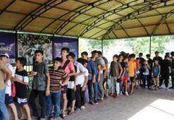 Şanlıurfa'da sıcaklık 42 dereceyi gördü, havuzlarda kuyruk oluştu!