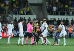 Beşiktaş, Ankaragücü maçı sonrası ortalık karıştı! Cenk Tosun ve Salih Uçan'a tekme!