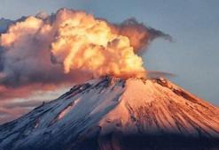 Meksika’daki Popocatepetl Yanardağı’nda 11 günde 6. patlama