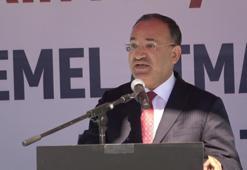 Adalet Bakanı Bozdağ: Türk milleti vicdan terazisinde tartacak, bir kez daha mahkum edecektir