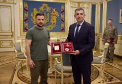 Zelenski’nin Haluk Bayraktar’a taktığı devlet nişanı dünya medyasında