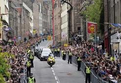 Kraliçe II. Elizabeth'in cenazesi Holyroodhouse Sarayı'na getirildi