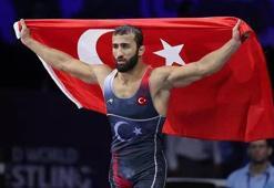 Milli güreşçi Burhan Akbudak altın madalya kazandı