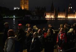 Kraliçe Elizabeth için yapılan saygı duruşunda çanlar çalmayınca soruşturma başlatıldı!